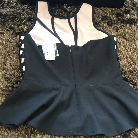 Cute dressy top - Picture 2 of 2